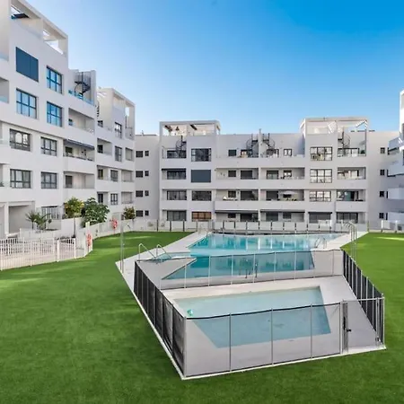 Terrace, Parking & Pool Apartment Estepona