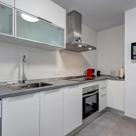 Terrace, Parking & Pool Apartment Estepona