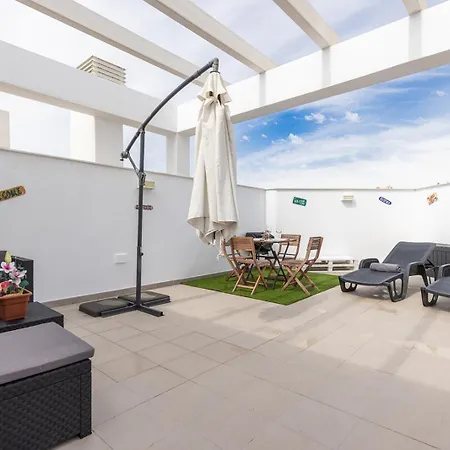 Terrace, Parking & Pool Apartment *