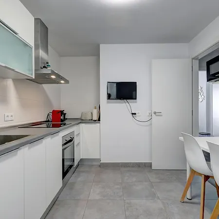 Terrace, Parking & Pool Apartment Estepona