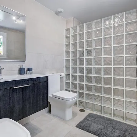Terrace, Parking & Pool Apartment Estepona